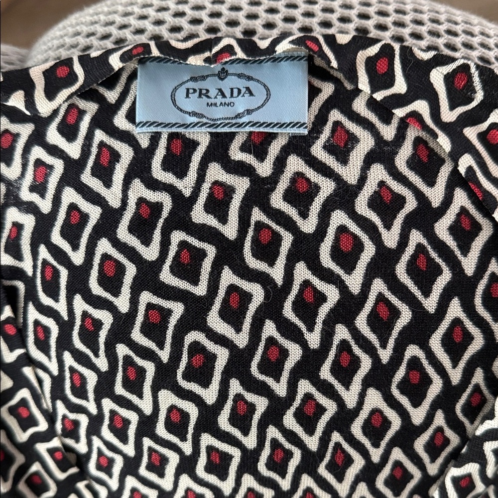 Prada Black and Red Patterned 100% silk sweater